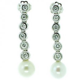 Romantic Pair of Pearl and Diamond Pendant Earrings. 18k - 750