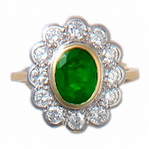 Diamond and Oval Emerald Cluster Ring. 18k Gold.